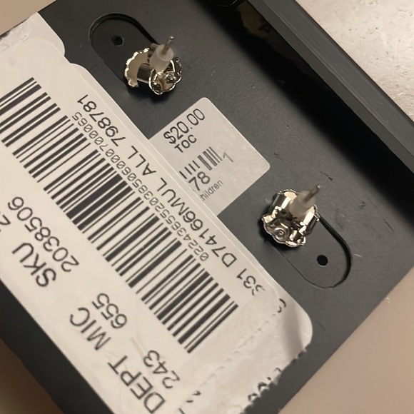 Fun and flirty earrings! NWT - Picture 4 of 7